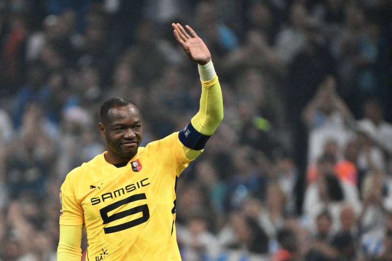 Ex-France goalkeeper Mandanda calls time on club career