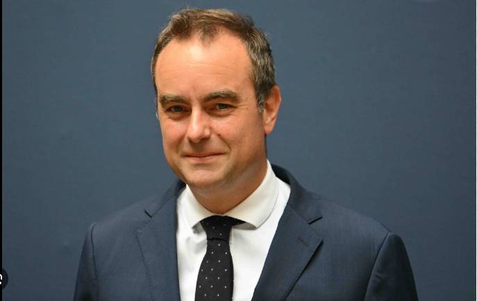 France set for disruption as new PM takes office