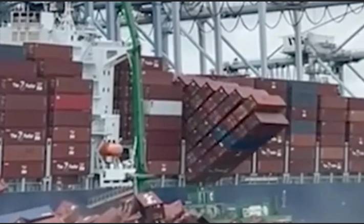 Shipping accident shuts down major California port