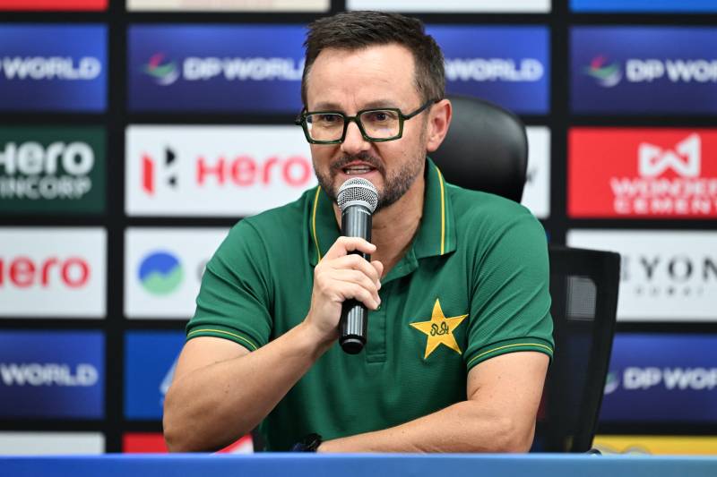 Pakistan must 'focus on job' in highly charged India clash: coach