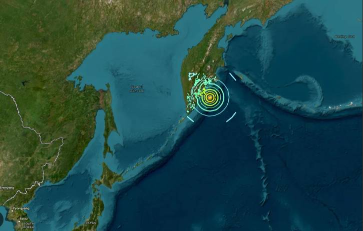 Tsunami alert after 7.4-strong quake strikes off Russian Far East