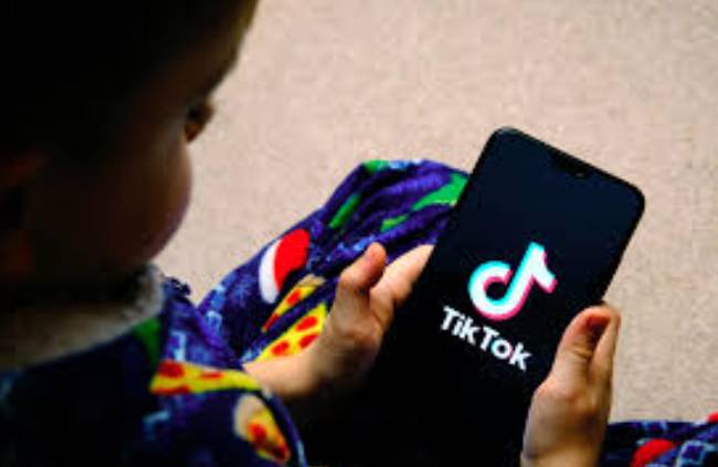 LHC moved for ban on use of social media apps by children 