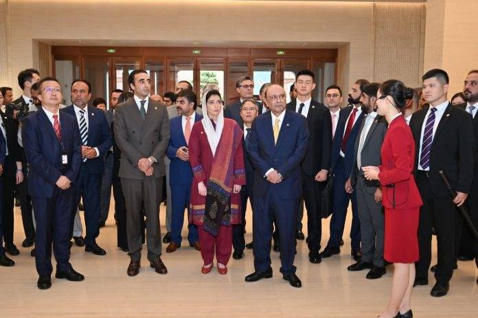 President Zardari visits memorial of first National Congress of CPC in Shanghai