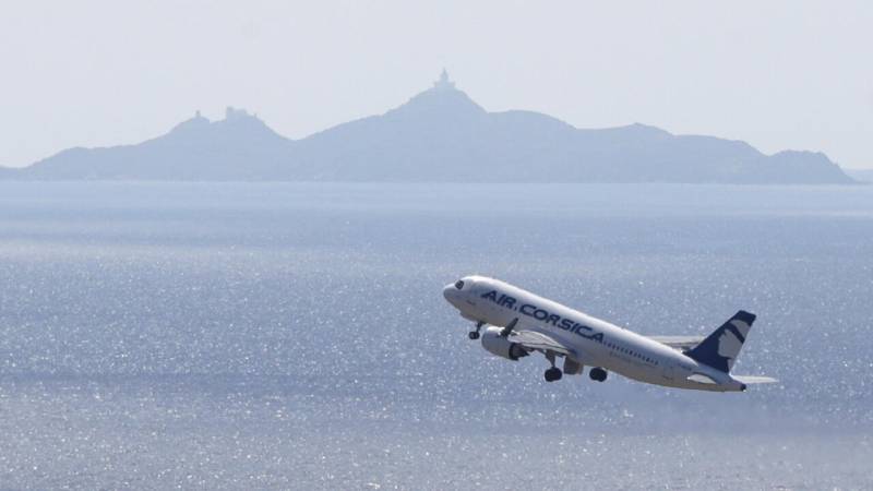 Air traffic controller's nap strands tourists to Corsica mid-air