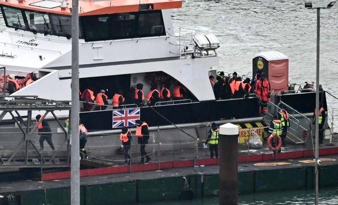 UK deports first migrant to France under new scheme