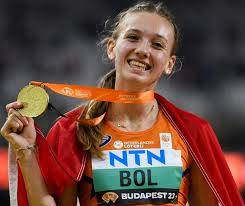 Bol retains world 400m hurdles gold