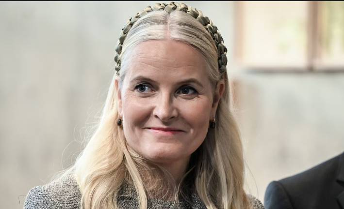 Norway's crown princess to go on sick leave for lung treatment