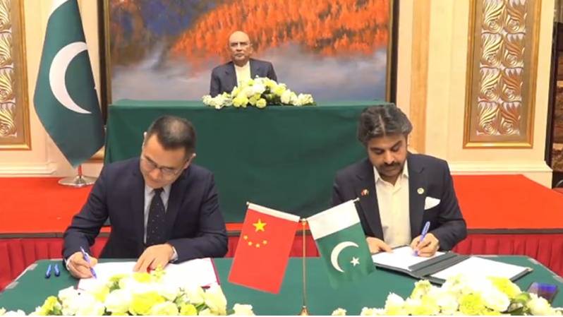 Pakistan, China sign MoUs to boost economic cooperation