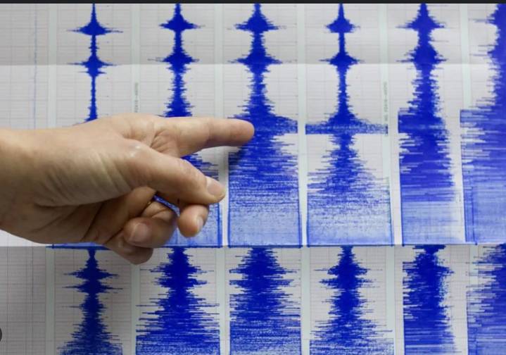 7.8-strong quake hits Russia Far East, tsunami alert issued