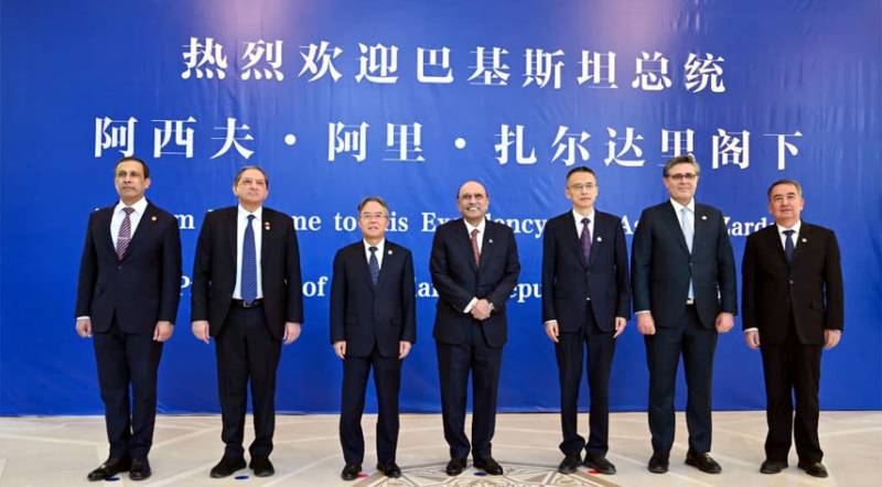Xinjiang vice governor hosts dinner for President Zardari