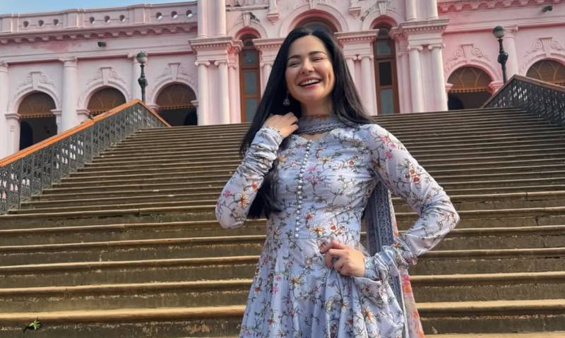 Hania Aamir drops ‘break up jhalmuri’ post as Bangladesh trip sparks buzz