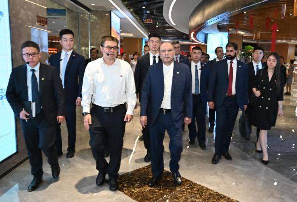 President Asif Ali Zardari visits Kashgar free trade zone