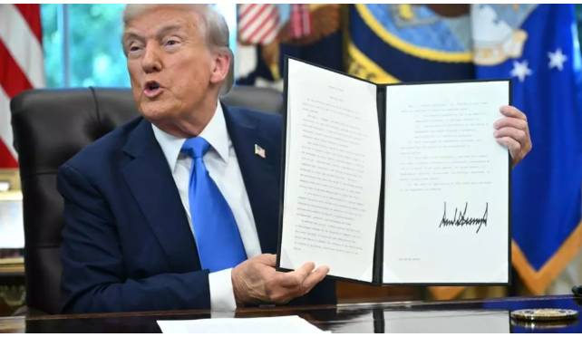 Trump hits H-1B visas with $100,000 annual fee
