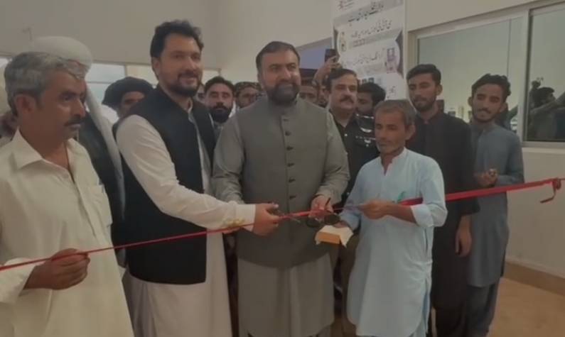 CM Sarfaraz Bugti inaugurates library in Sui, donates 200 books