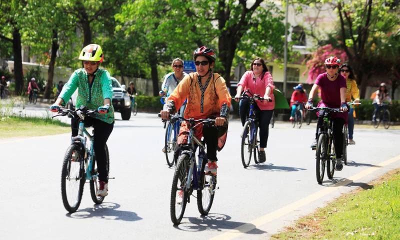 Gujranwala girls sweep top positions in Lahore’s Azadi Cycle Race