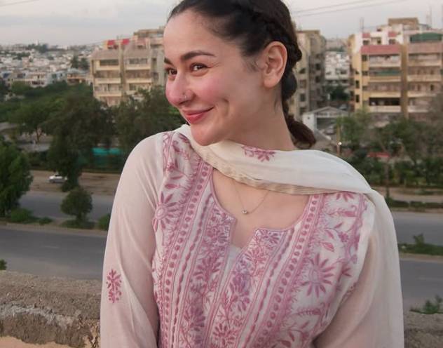 Hania sets the internet ablaze charming her fans in Bangla