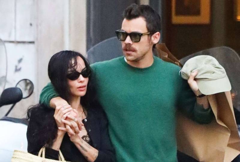 Harry Styles’s friends advise him to keep it casual with Zoe Kravitz