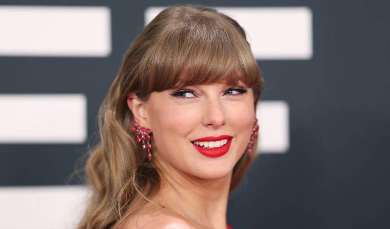 Taylor reveals what is inside her upcoming album for Swifties