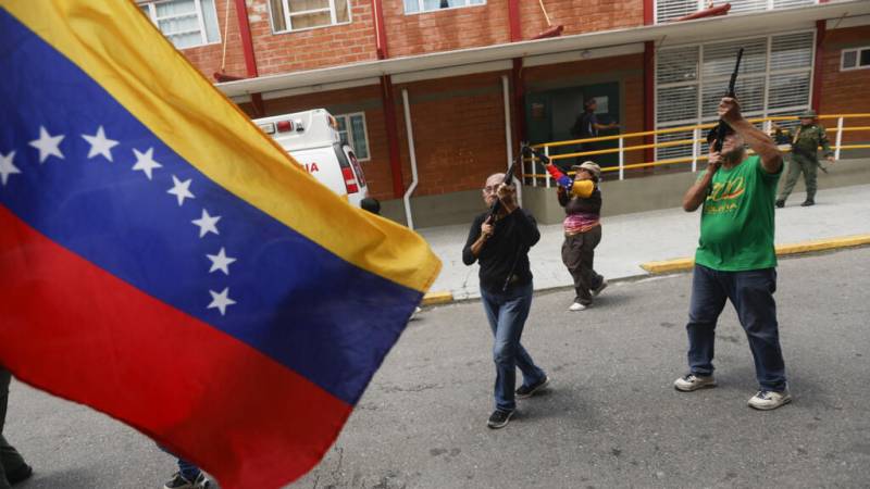 Venezuela offers military training to public amid Trump threats