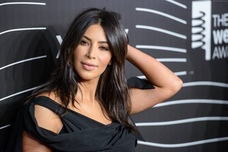 Kim Kardashian flaunts chic white look on Milan streets 