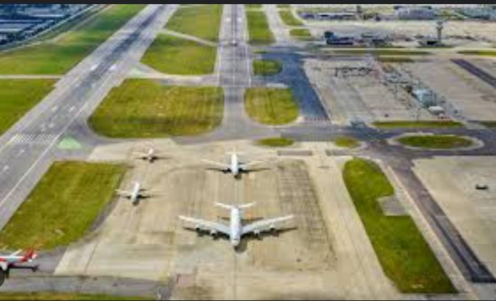 UK approves plans for new runway at Gatwick Airport