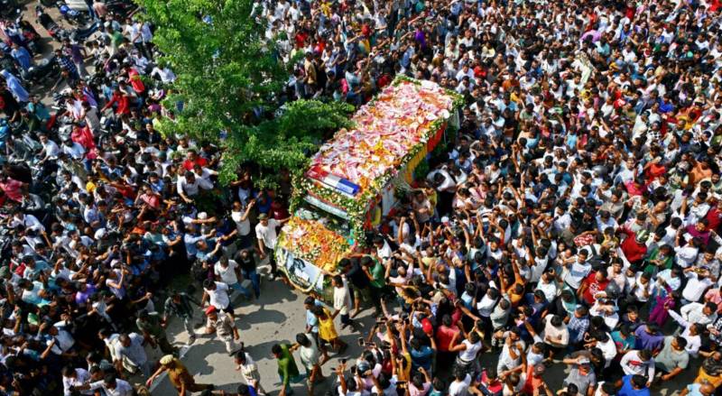 India bids tearful farewell to maverick musician