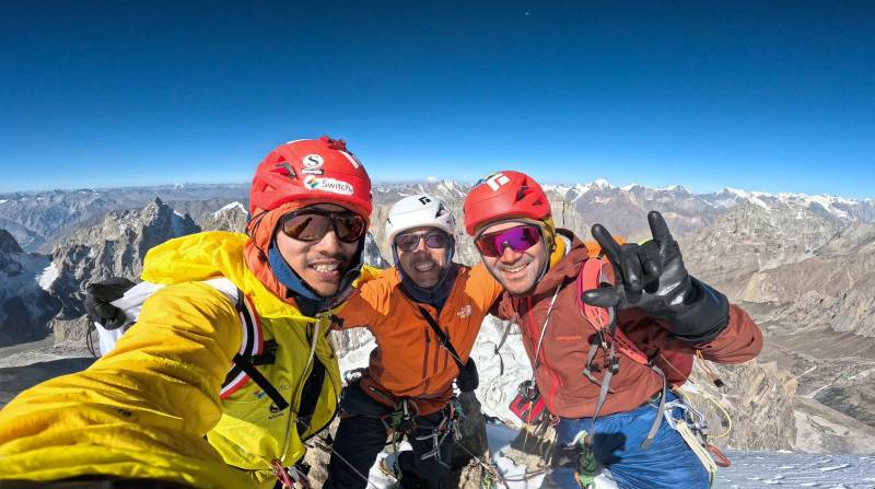 Japanese climbers conquer 6,080m high Hasho Peak II