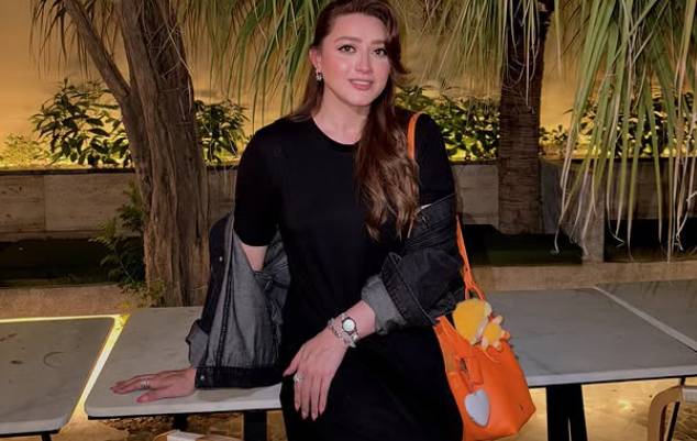 Momina Iqbal ‘sparkles’ in orange