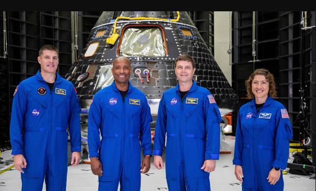 NASA says on track to send astronauts around the Moon in 2026