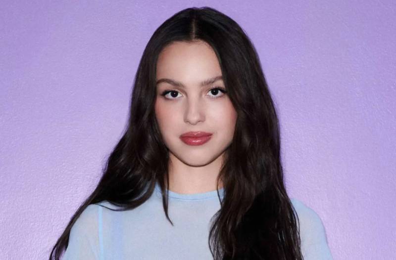 Olivia Rodrigo updates fans on her whereabouts