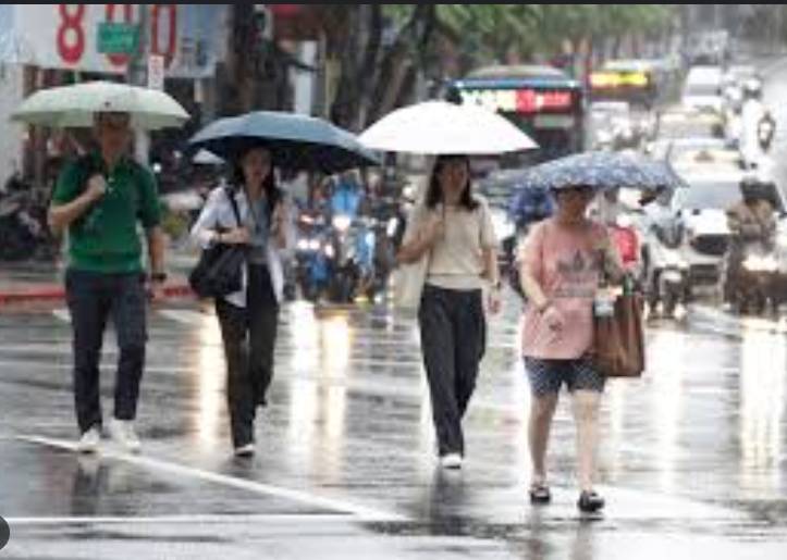 China orders schools, businesses shut as Super Typhoon Ragasa nears