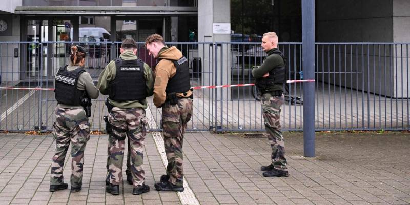 France arrests teen after knife attack on music teacher