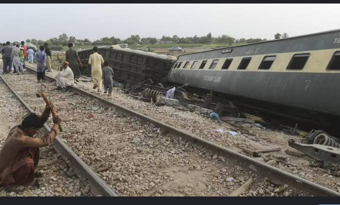Passenger train derails in Jamshoro