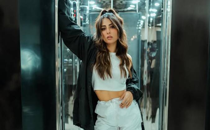 Ushna Shah breaks the internet with bold grooves