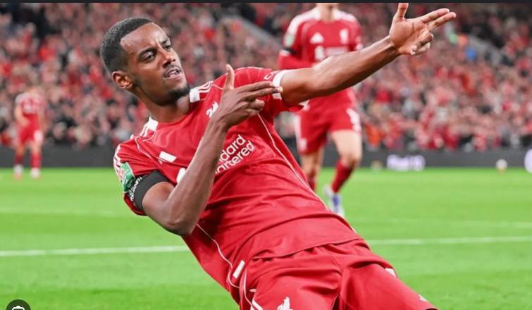 Isak scores first Liverpool goal in League Cup win, Chelsea survive scare