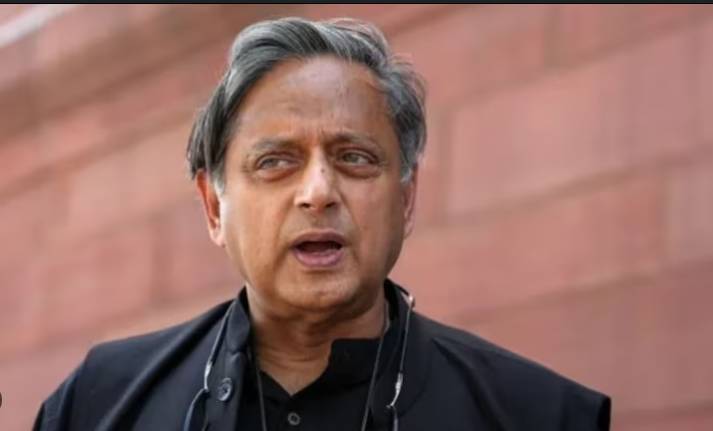 Indian cricketers should have shaken hands with Pakistanis, says Indian politician