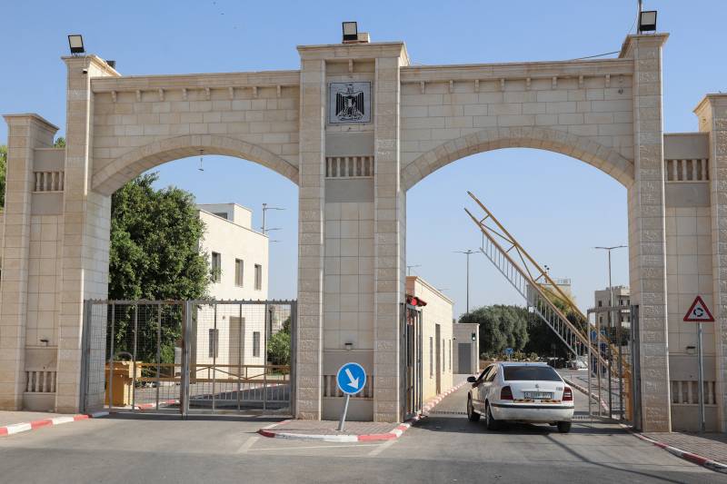 Israel to reopen only West Bank-Jordan crossing after attack