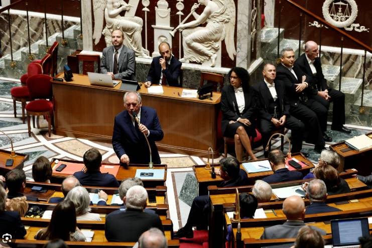 French debt hits $4 trillion, piling pressure on new PM