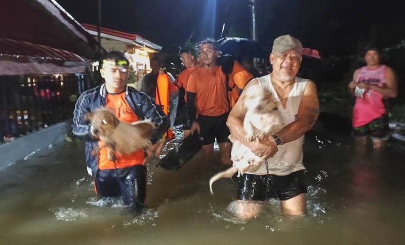 400,000 evacuated, 3 dead as fresh storm batters Philippines