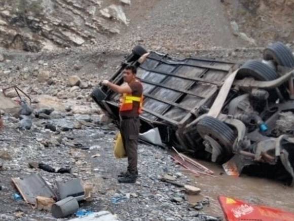 13 perish as van plunged into Dera Ismail Khan ravine