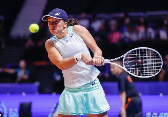In-form Swiatek cruises past wildcard to start China Open title bid