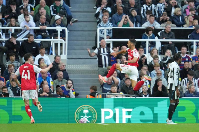 Arsenal strike late to beat Newcastle, close in on Liverpool
