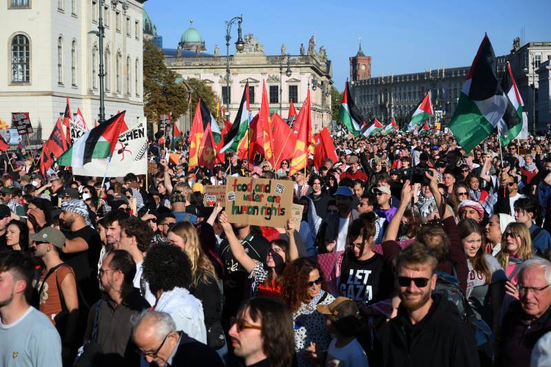 Huge Berlin protest urges end to Gaza war