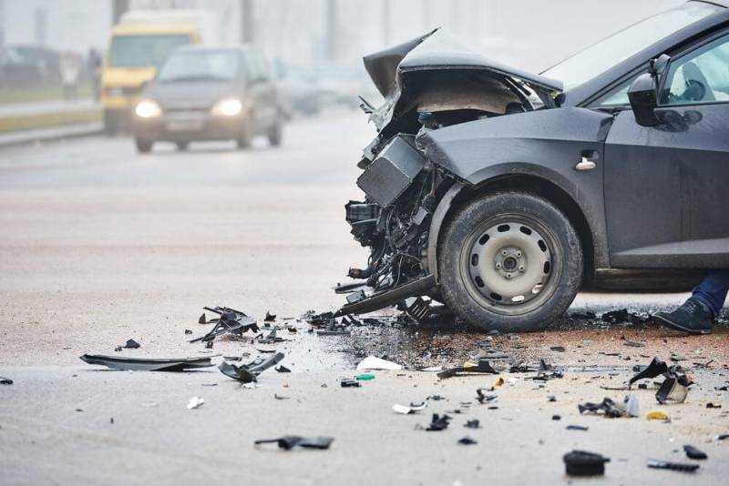 Speedy car crushes cop to death in Dadu