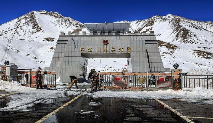 Khunjerab Top receives first snowfall of winter season 