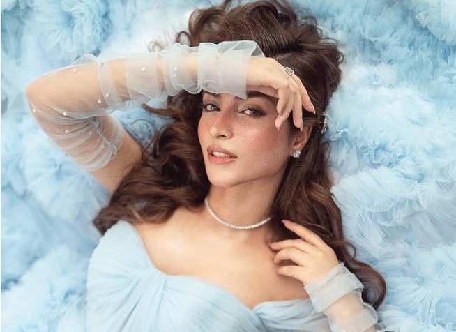 Kinza Hashmi drops straight-out-of a fairy tale looks