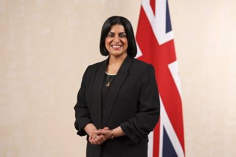 UK's Labour plans tougher rules on migrants to halt hard right