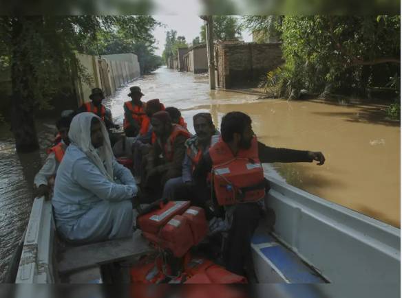 IMF briefed about impact of floods on Pakistan’s economy, budgetary targets 