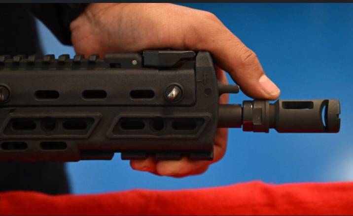 Colombia manufactures its first rifles to replace Israeli weapons