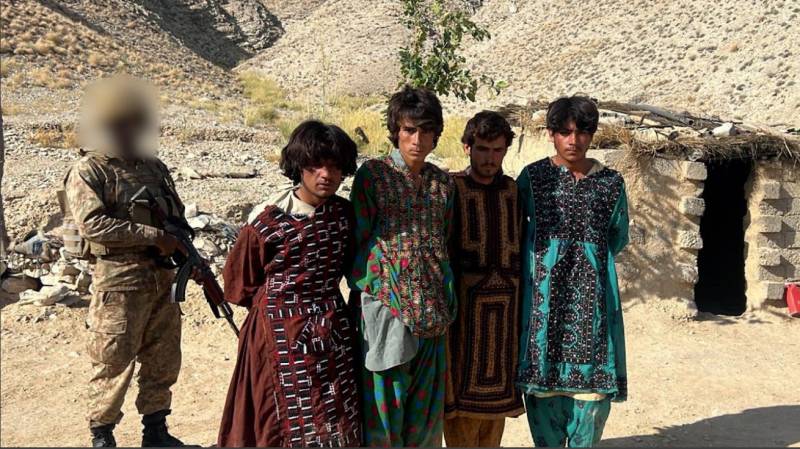 Four terrorists wearing women attire held in Khuzdar IBO: ISPR